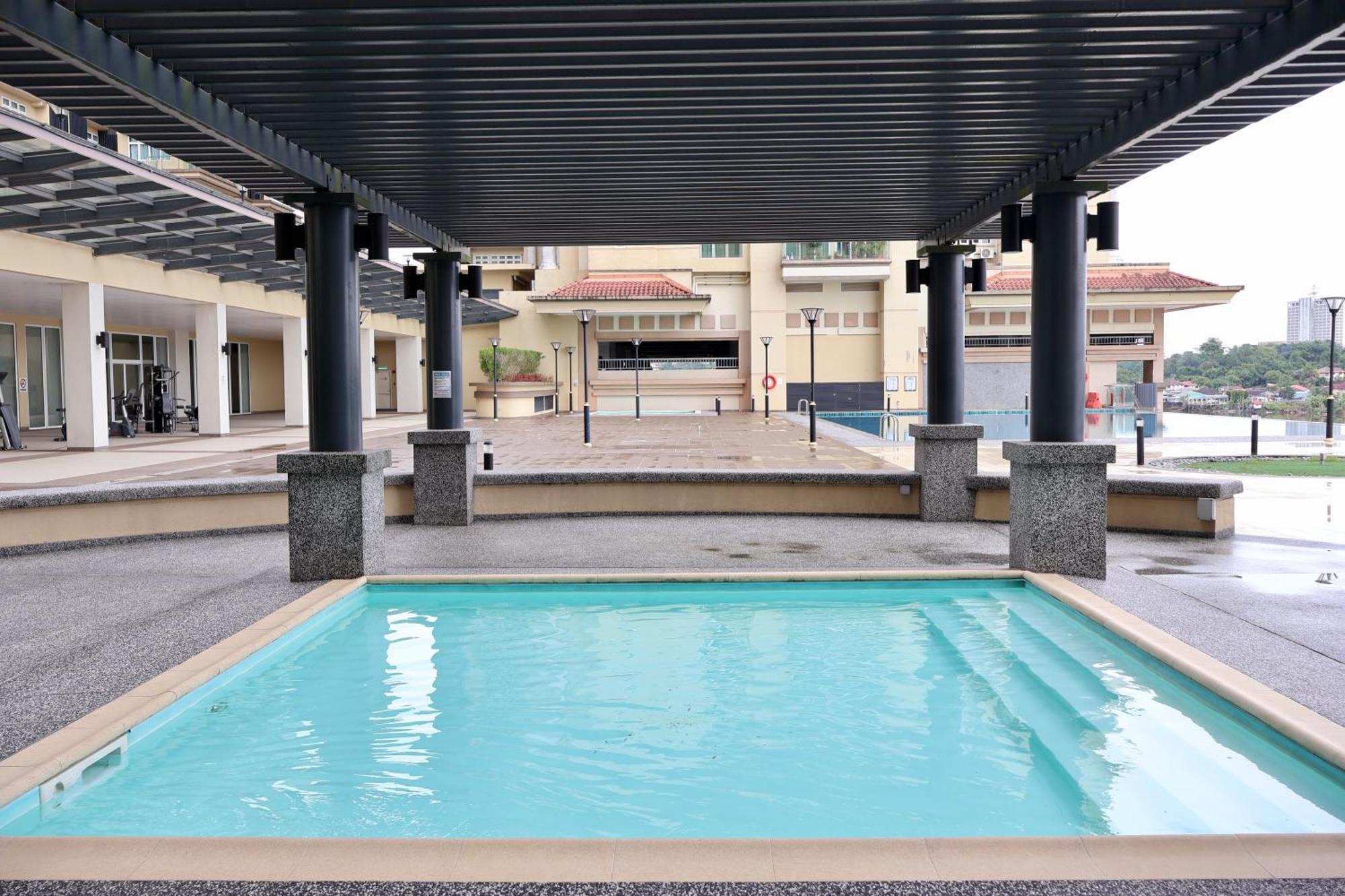 Town - Riverbed - Luxury